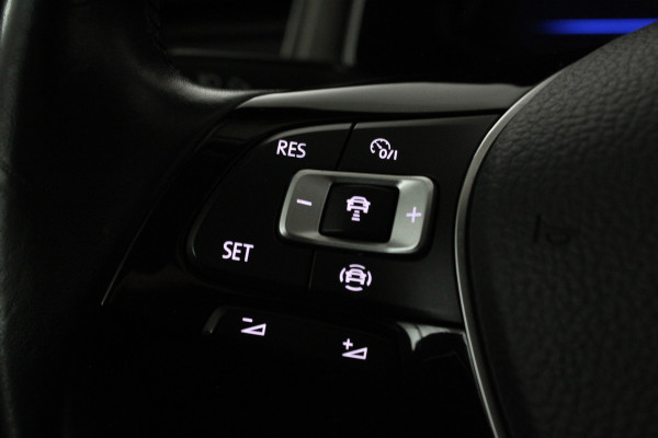 Volkswagen T-Roc 1.0 TSI Style Panorama.schuif/Camera/Adapt.cruise/18 inch...