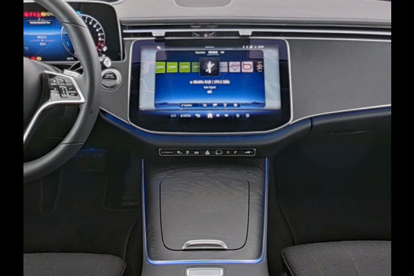 Mercedes-Benz E-Klasse Estate 300 e AMG Line Adtion Avantgarde | Trekhaak | Head-up-Display | Distronic | Memory Voorstoelen. Inclusief 24 maanden MB Certified garantie voor Europa.