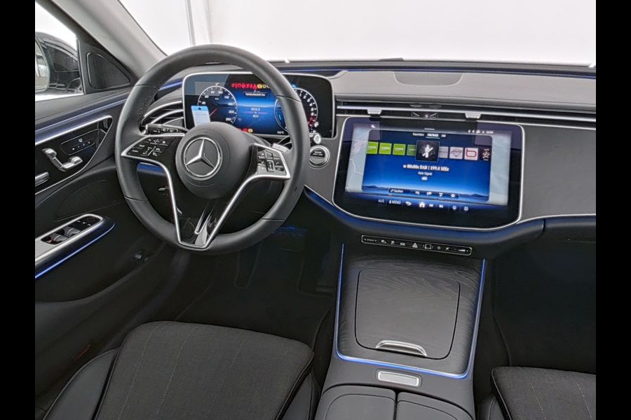Mercedes-Benz E-Klasse Estate 300 e AMG Line Adtion Avantgarde | Trekhaak | Head-up-Display | Distronic | Memory Voorstoelen. Inclusief 24 maanden MB Certified garantie voor Europa.