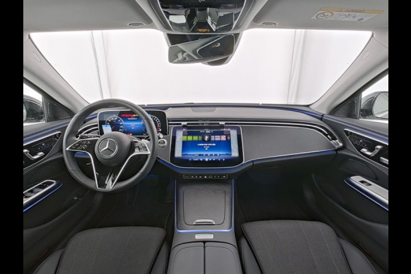 Mercedes-Benz E-Klasse Estate 300 e AMG Line Adtion Avantgarde | Trekhaak | Head-up-Display | Distronic | Memory Voorstoelen. Inclusief 24 maanden MB Certified garantie voor Europa.