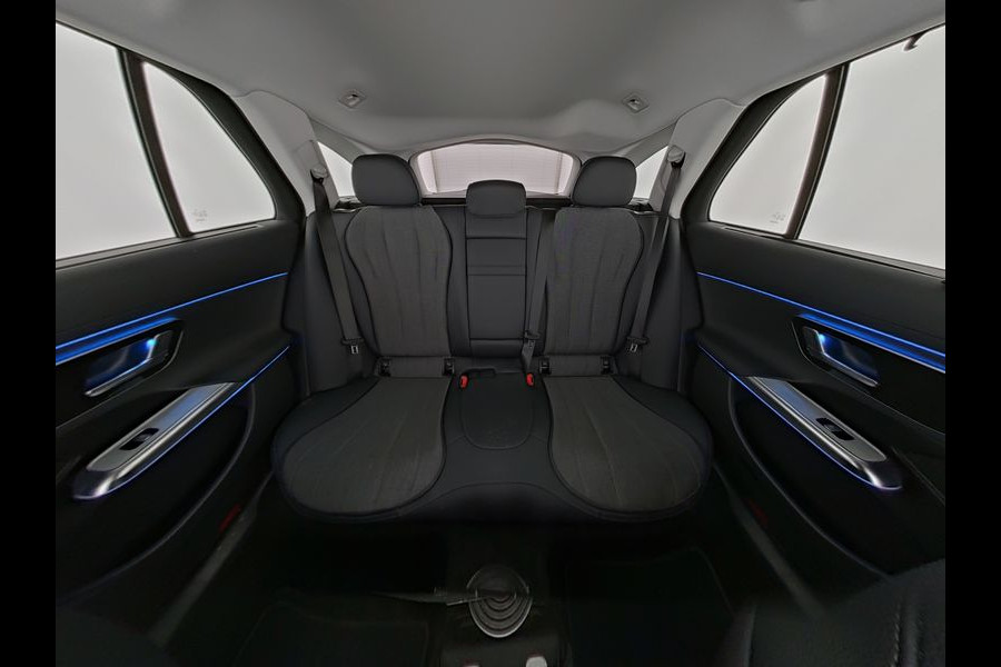 Mercedes-Benz E-Klasse Estate 300 e AMG Line Adtion Avantgarde | Trekhaak | Head-up-Display | Distronic | Memory Voorstoelen. Inclusief 24 maanden MB Certified garantie voor Europa.