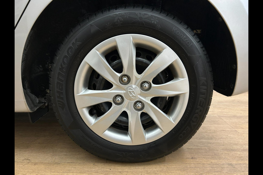 Hyundai i10 Occasion 1.0i i-Motion Comfort | Grijs | Tweedehands Hyundai i10 | Airco | Cruisecontrol | Aux en usb audio