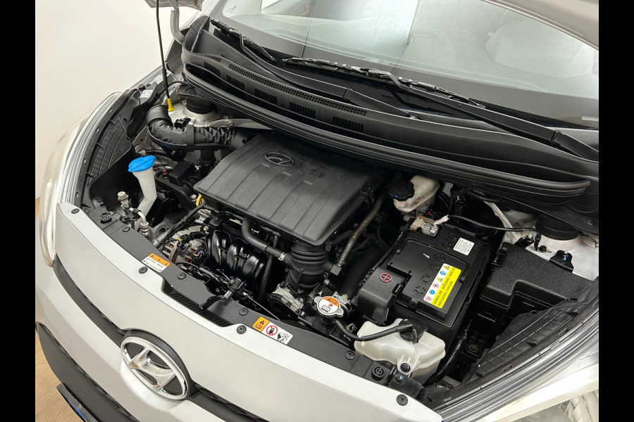 Hyundai i10 Occasion 1.0i i-Motion Comfort | Grijs | Tweedehands Hyundai i10 | Airco | Cruisecontrol | Aux en usb audio