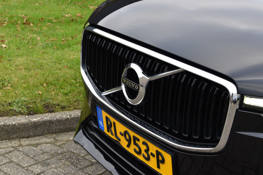 Volvo XC60 D4 190PK Automaat AWD Momentum | Trekhaak | Standkachel | Leder | Stoelverwarming