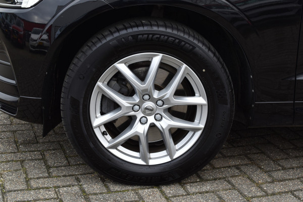 Volvo XC60 D4 190PK Automaat AWD Momentum | Trekhaak | Standkachel | Leder | Stoelverwarming