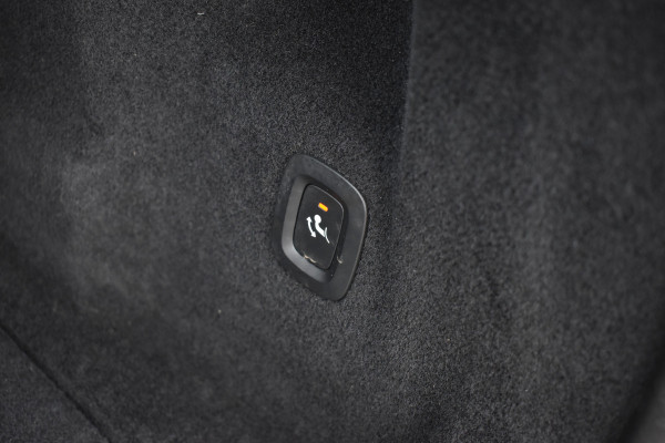 Volvo XC60 D4 190PK Automaat AWD Momentum | Trekhaak | Standkachel | Leder | Stoelverwarming