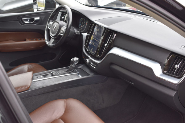 Volvo XC60 D4 190PK Automaat AWD Momentum | Trekhaak | Standkachel | Leder | Stoelverwarming