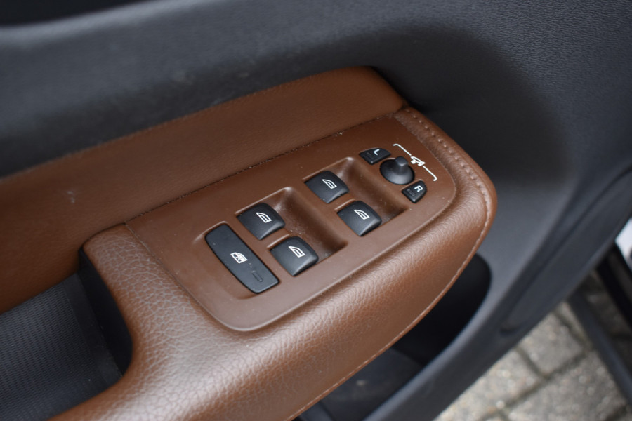 Volvo XC60 D4 190PK Automaat AWD Momentum | Trekhaak | Standkachel | Leder | Stoelverwarming