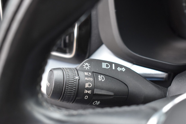 Volvo XC60 D4 190PK Automaat AWD Momentum | Trekhaak | Standkachel | Leder | Stoelverwarming