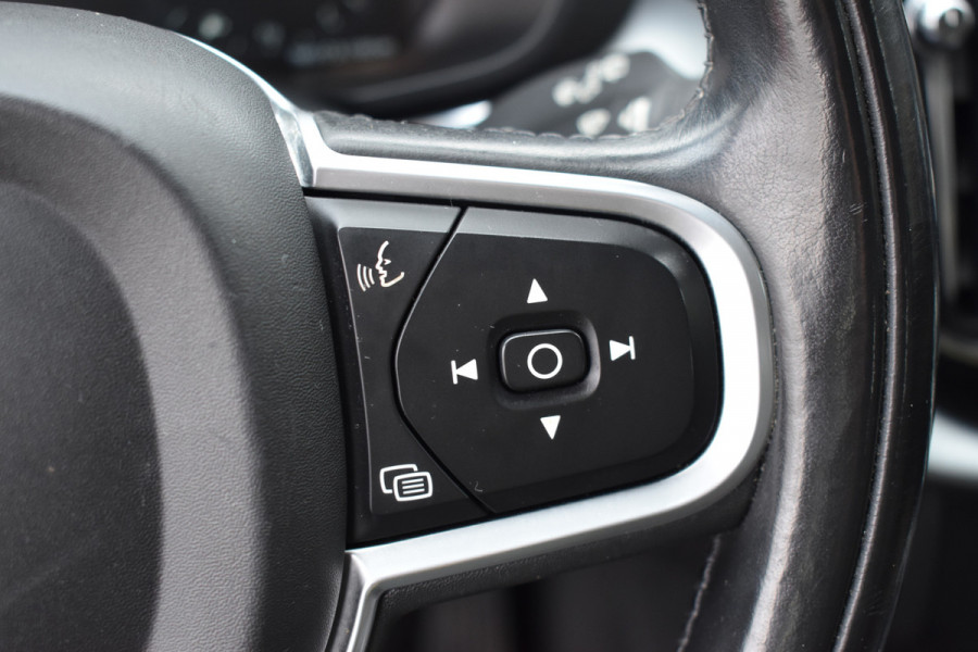 Volvo XC60 D4 190PK Automaat AWD Momentum | Trekhaak | Standkachel | Leder | Stoelverwarming