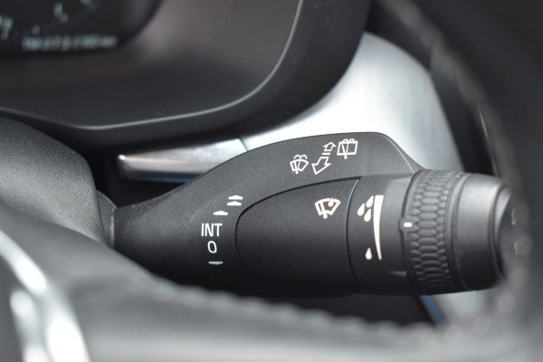 Volvo XC60 D4 190PK Automaat AWD Momentum | Trekhaak | Standkachel | Leder | Stoelverwarming