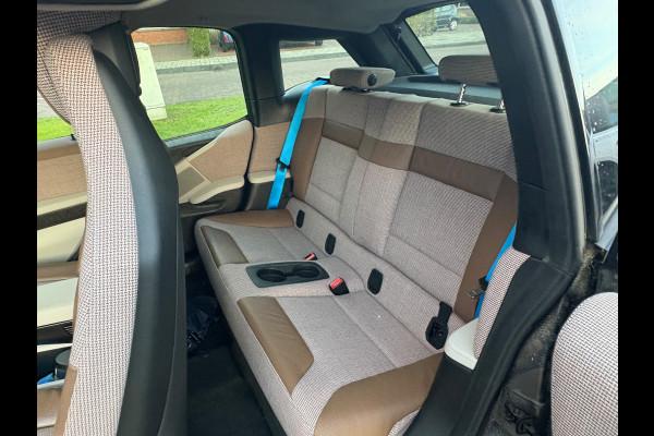 BMW i3 S Executive Edition 120Ah 42 kWh | Panoramadak | Harman Kardon | Stoelverwarming | Keyless | Warmtepomp | Camera | Cruise Control | Navigatie | Parkeersensoren | DAB | LED | BTW | NAP