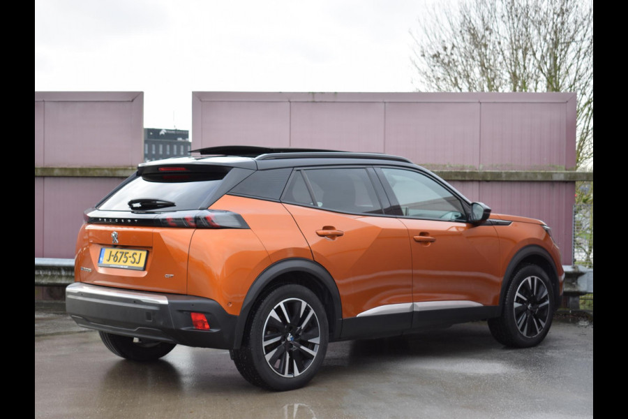 Peugeot e-2008 EV GT Première 1 fase 50 kWh SCHUIF- KANTELDAK | NAVI & CARPLAY | ACHTERUITRIJCAMERA MET SENSOREN | E.C.C. |