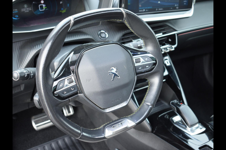 Peugeot e-2008 EV GT Première 1 fase 50 kWh SCHUIF- KANTELDAK | NAVI & CARPLAY | ACHTERUITRIJCAMERA MET SENSOREN | E.C.C. |