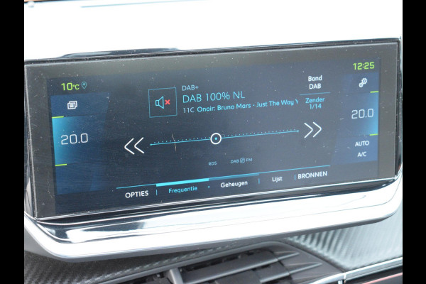 Peugeot e-2008 EV GT Première 1 fase 50 kWh SCHUIF- KANTELDAK | NAVI & CARPLAY | ACHTERUITRIJCAMERA MET SENSOREN | E.C.C. |