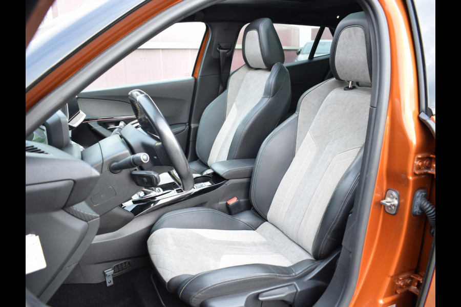 Peugeot e-2008 EV GT Première 1 fase 50 kWh SCHUIF- KANTELDAK | NAVI & CARPLAY | ACHTERUITRIJCAMERA MET SENSOREN | E.C.C. |