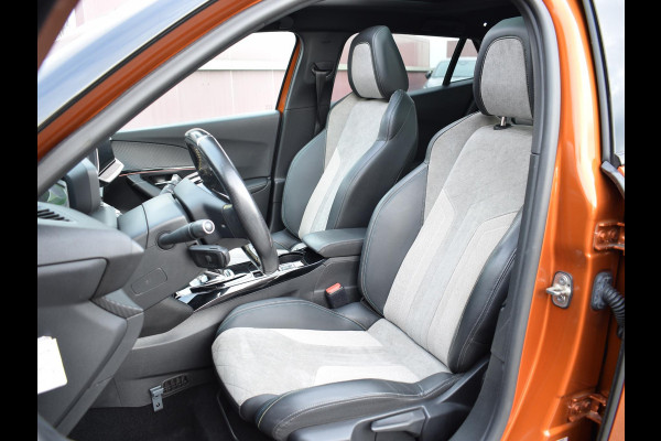 Peugeot e-2008 EV GT Première 1 fase 50 kWh SCHUIF- KANTELDAK | NAVI & CARPLAY | ACHTERUITRIJCAMERA MET SENSOREN | E.C.C. |