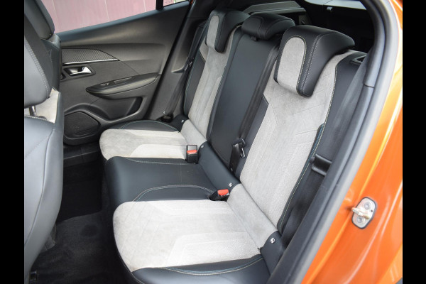 Peugeot e-2008 EV GT Première 1 fase 50 kWh SCHUIF- KANTELDAK | NAVI & CARPLAY | ACHTERUITRIJCAMERA MET SENSOREN | E.C.C. |