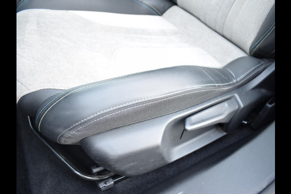 Peugeot e-2008 EV GT Première 1 fase 50 kWh SCHUIF- KANTELDAK | NAVI & CARPLAY | ACHTERUITRIJCAMERA MET SENSOREN | E.C.C. |