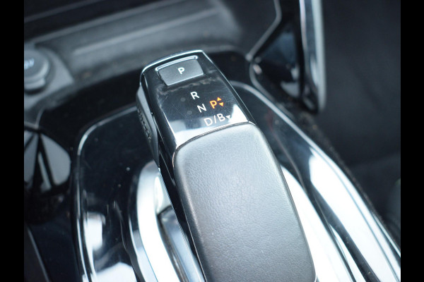 Peugeot e-2008 EV GT Première 1 fase 50 kWh SCHUIF- KANTELDAK | NAVI & CARPLAY | ACHTERUITRIJCAMERA MET SENSOREN | E.C.C. |