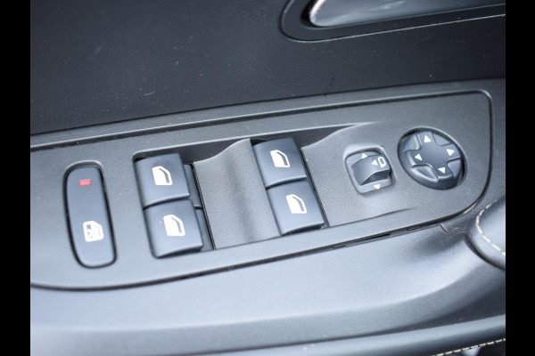 Peugeot e-2008 EV GT Première 1 fase 50 kWh SCHUIF- KANTELDAK | NAVI & CARPLAY | ACHTERUITRIJCAMERA MET SENSOREN | E.C.C. |