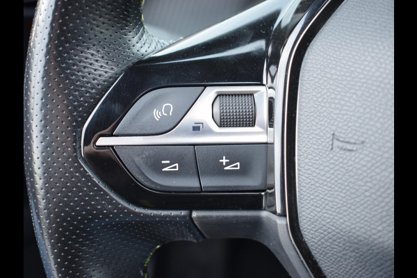 Peugeot e-2008 EV GT Première 1 fase 50 kWh SCHUIF- KANTELDAK | NAVI & CARPLAY | ACHTERUITRIJCAMERA MET SENSOREN | E.C.C. |