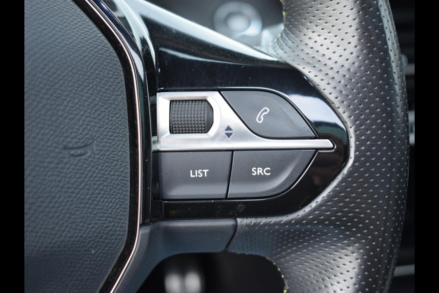 Peugeot e-2008 EV GT Première 1 fase 50 kWh SCHUIF- KANTELDAK | NAVI & CARPLAY | ACHTERUITRIJCAMERA MET SENSOREN | E.C.C. |