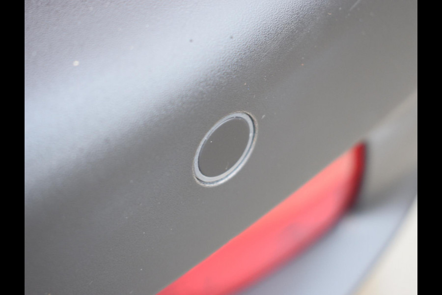 Peugeot e-2008 EV GT Première 1 fase 50 kWh SCHUIF- KANTELDAK | NAVI & CARPLAY | ACHTERUITRIJCAMERA MET SENSOREN | E.C.C. |