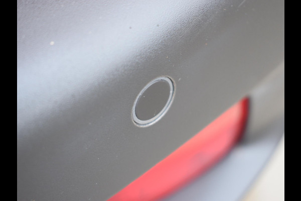 Peugeot e-2008 EV GT Première 1 fase 50 kWh SCHUIF- KANTELDAK | NAVI & CARPLAY | ACHTERUITRIJCAMERA MET SENSOREN | E.C.C. |