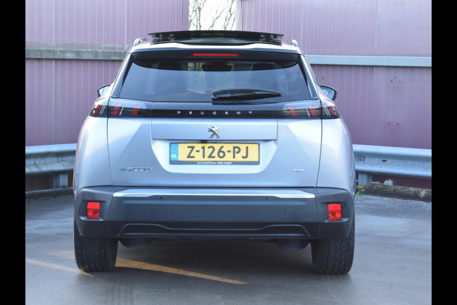 Peugeot e-2008 EV Allure Pack 50 kWh SCHUIF- KANDELDAK | NAVI & CARPLAY | ACHTERUITRIJCAMERA MET SENSOREN | E.C.C. |