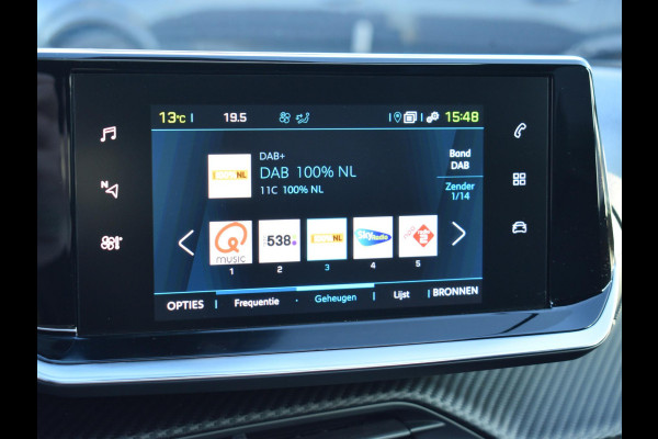 Peugeot e-2008 EV Allure Pack 50 kWh SCHUIF- KANDELDAK | NAVI & CARPLAY | ACHTERUITRIJCAMERA MET SENSOREN | E.C.C. |