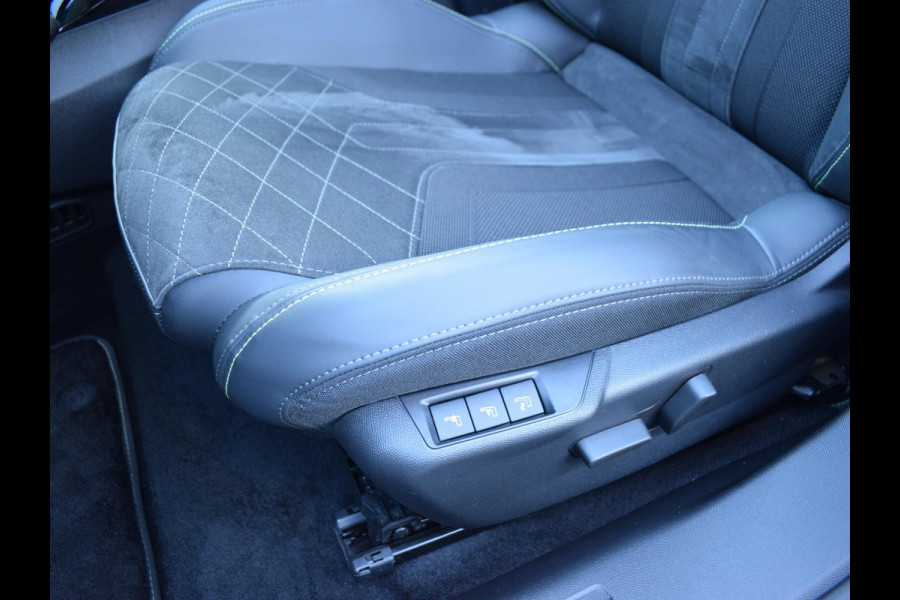 Peugeot e-2008 EV Allure Pack 50 kWh SCHUIF- KANDELDAK | NAVI & CARPLAY | ACHTERUITRIJCAMERA MET SENSOREN | E.C.C. |