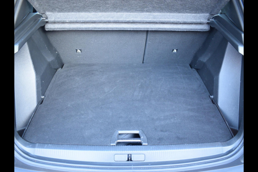 Peugeot e-2008 EV Allure Pack 50 kWh SCHUIF- KANDELDAK | NAVI & CARPLAY | ACHTERUITRIJCAMERA MET SENSOREN | E.C.C. |