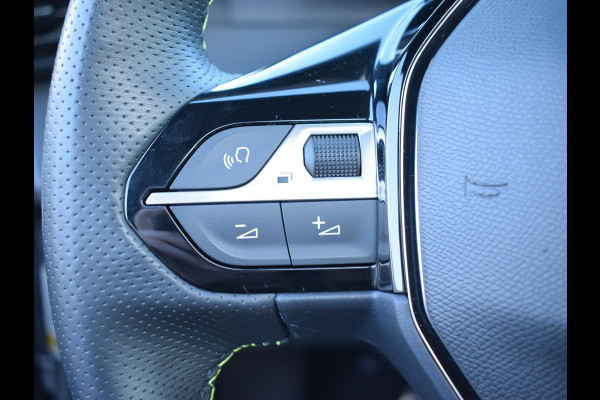 Peugeot e-2008 EV Allure Pack 50 kWh SCHUIF- KANDELDAK | NAVI & CARPLAY | ACHTERUITRIJCAMERA MET SENSOREN | E.C.C. |