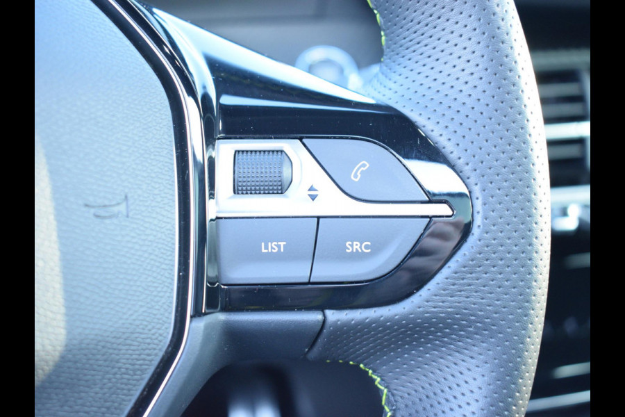 Peugeot e-2008 EV Allure Pack 50 kWh SCHUIF- KANDELDAK | NAVI & CARPLAY | ACHTERUITRIJCAMERA MET SENSOREN | E.C.C. |