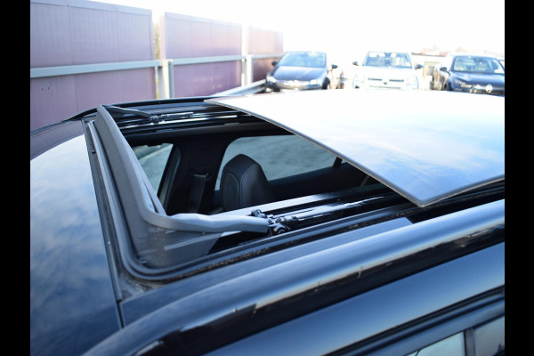 Peugeot e-2008 EV Allure Pack 50 kWh SCHUIF- KANDELDAK | NAVI & CARPLAY | ACHTERUITRIJCAMERA MET SENSOREN | E.C.C. |