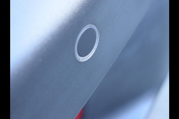 Peugeot e-2008 EV Allure Pack 50 kWh SCHUIF- KANDELDAK | NAVI & CARPLAY | ACHTERUITRIJCAMERA MET SENSOREN | E.C.C. |