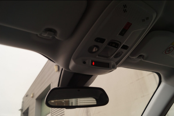 Peugeot 2008 1.2 PureTech 130pk Active Pack -NAVI-CAM-PDC-