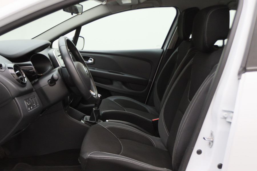 Renault Clio Estate 0.9 TCe Limited Navigatie, Bluetooth, Trekhaak, Airco, LED, 17"