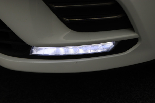 Renault Clio Estate 0.9 TCe Limited Navigatie, Bluetooth, Trekhaak, Airco, LED, 17"