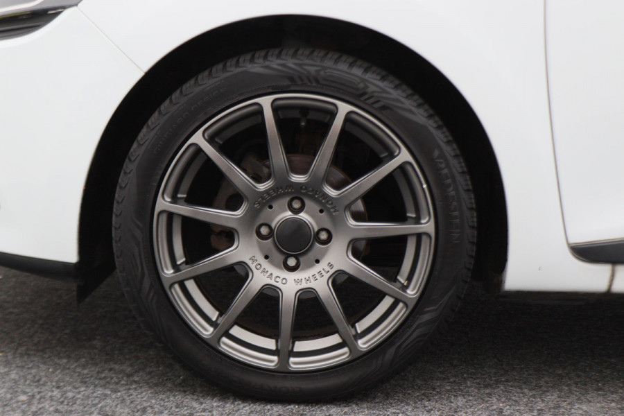 Renault Clio Estate 0.9 TCe Limited Navigatie, Bluetooth, Trekhaak, Airco, LED, 17"