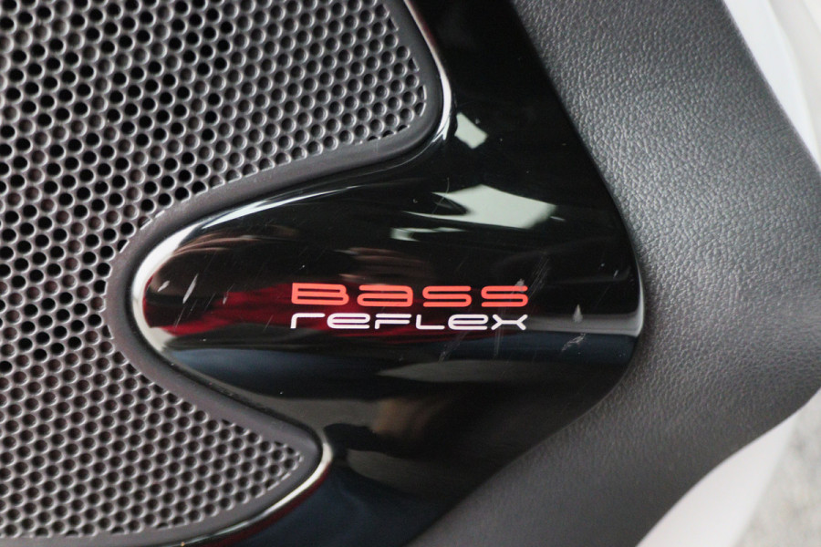 Renault Clio Estate 0.9 TCe Limited Navigatie, Bluetooth, Trekhaak, Airco, LED, 17"