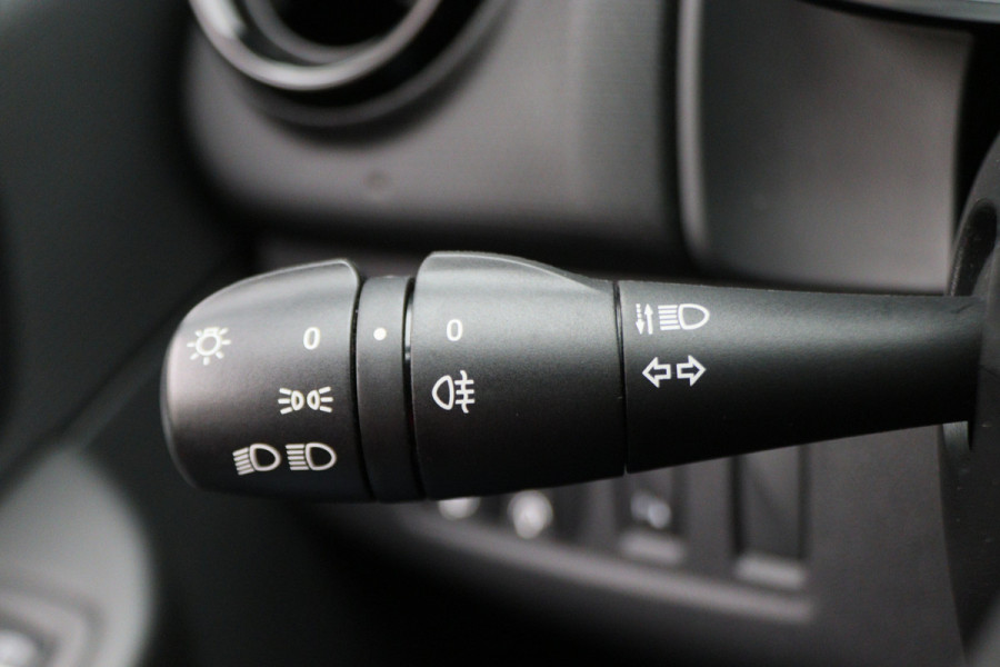 Renault Clio Estate 0.9 TCe Limited Navigatie, Bluetooth, Trekhaak, Airco, LED, 17"