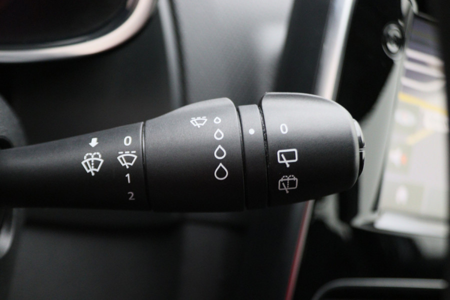 Renault Clio Estate 0.9 TCe Limited Navigatie, Bluetooth, Trekhaak, Airco, LED, 17"