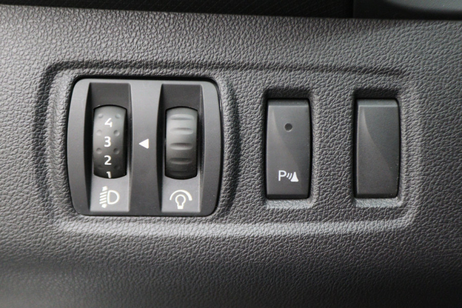 Renault Clio Estate 0.9 TCe Limited Navigatie, Bluetooth, Trekhaak, Airco, LED, 17"