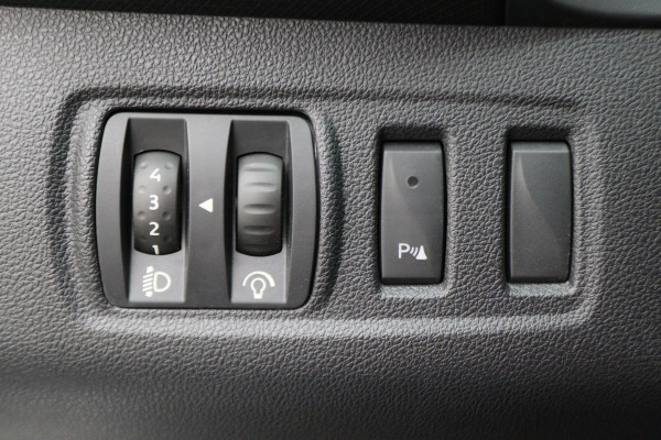 Renault Clio Estate 0.9 TCe Limited Navigatie, Bluetooth, Trekhaak, Airco, LED, 17"