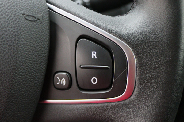 Renault Clio Estate 0.9 TCe Limited Navigatie, Bluetooth, Trekhaak, Airco, LED, 17"