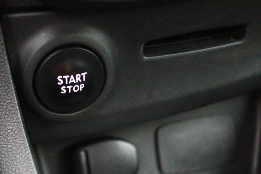 Renault Clio Estate 0.9 TCe Limited Navigatie, Bluetooth, Trekhaak, Airco, LED, 17"