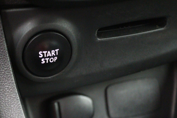 Renault Clio Estate 0.9 TCe Limited Navigatie, Bluetooth, Trekhaak, Airco, LED, 17"