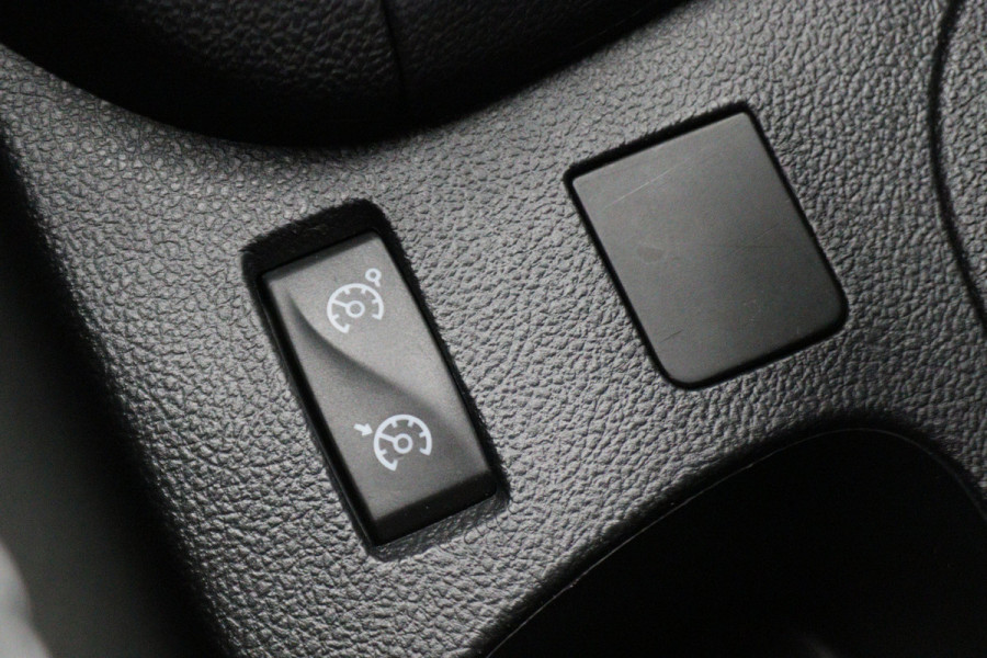 Renault Clio Estate 0.9 TCe Limited Navigatie, Bluetooth, Trekhaak, Airco, LED, 17"